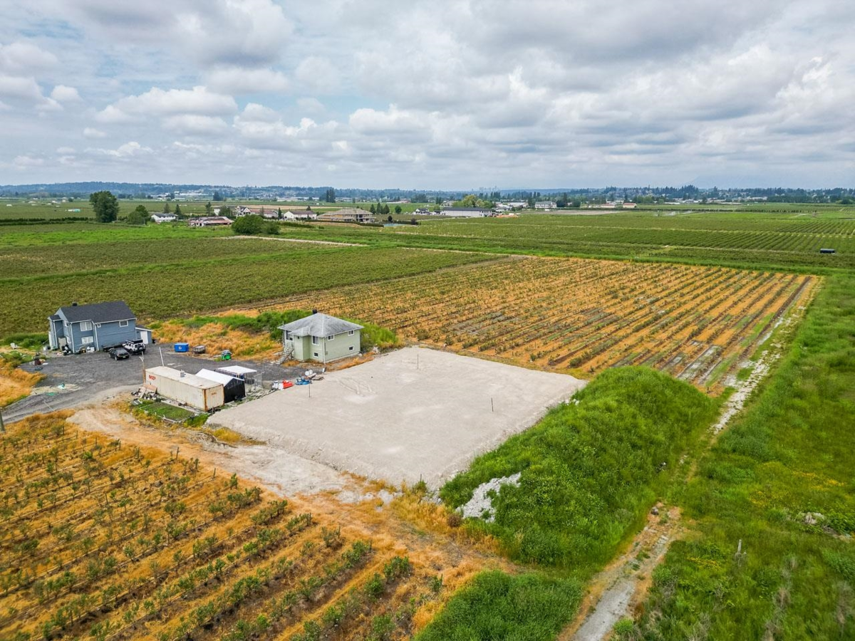 Walk-In Closet Photo of 17027 40 Avenue, Surrey, BC