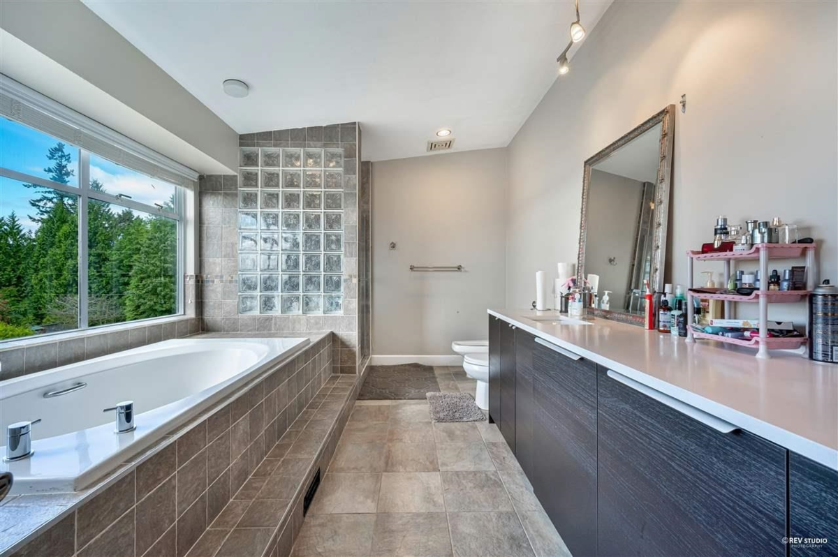 Primary Bedroom Photo of 2585 Westhill Way, West Vancouver, BC