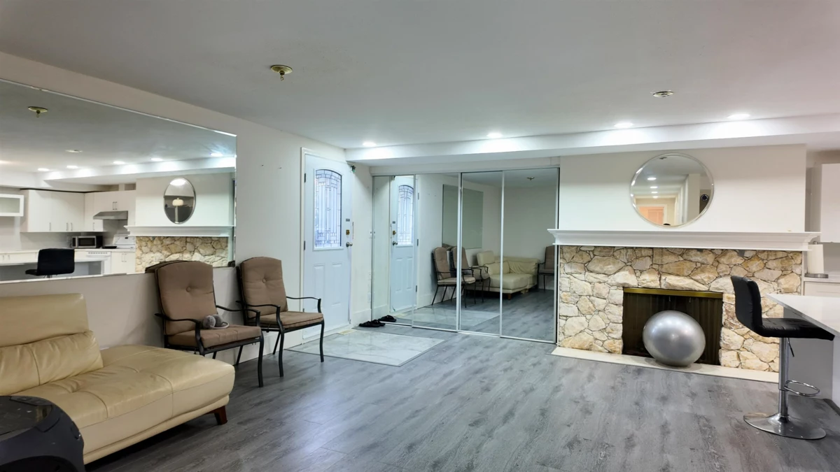 Walk-In Closet Photo of 2585 Westhill Way, West Vancouver, BC