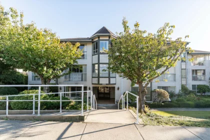204 15130 Roper Avenue, White Rock, BC, White Rock — 2 bed apartment/condo for sale