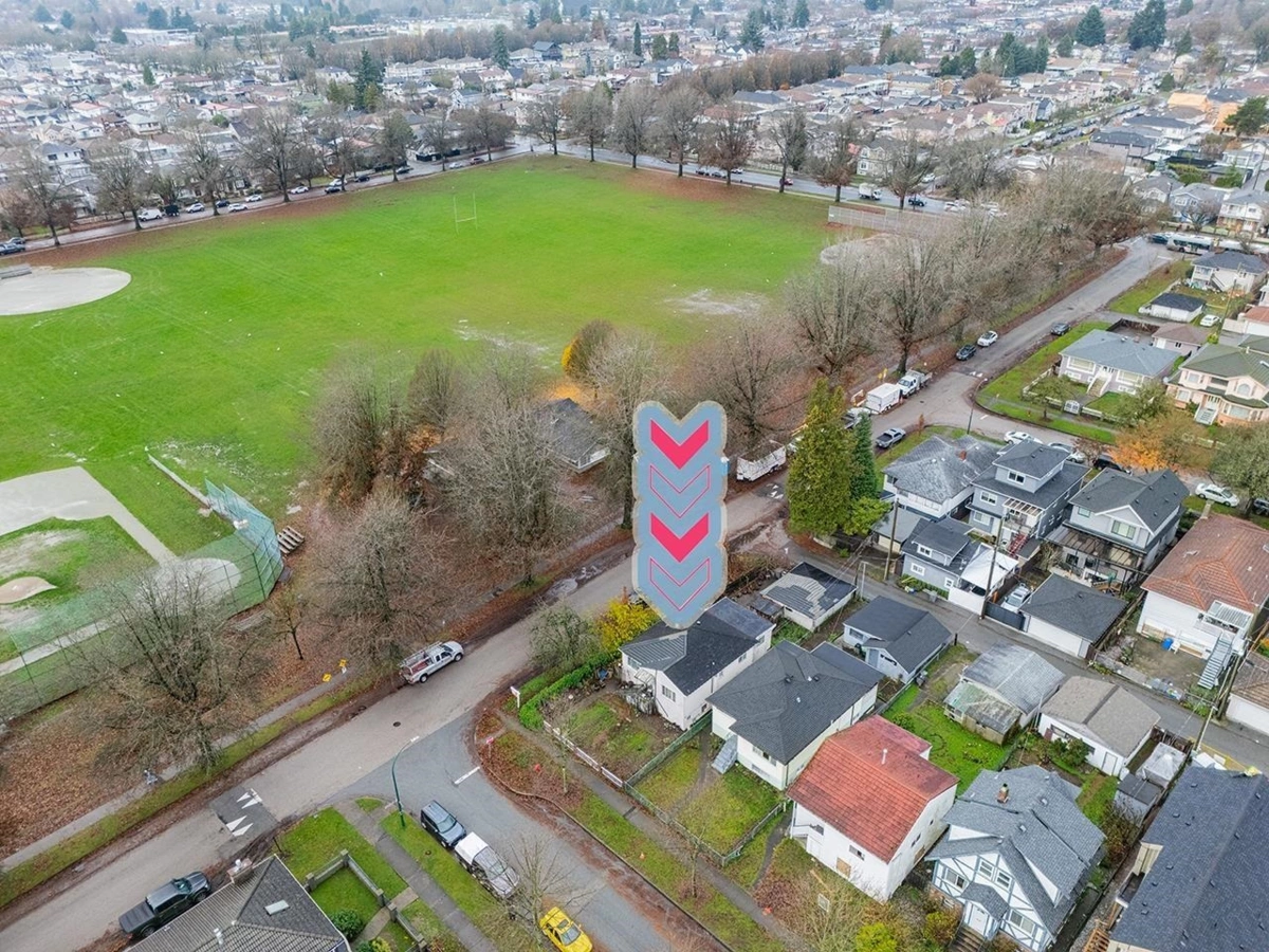 Kitchen Island Photo of 1805 E 51st Avenue, Vancouver, BC