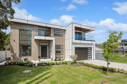 15671 Roper Avenue, White Rock, BC, White Rock — 8 bed single family residence for sale