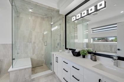 Powder Room Photo of 15671 Roper Avenue, White Rock, BC