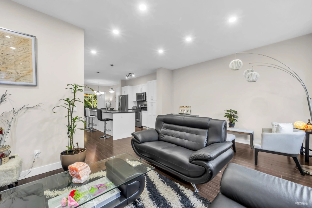 Kitchen Island Photo of 30 13864 Hyland Road, Surrey, BC