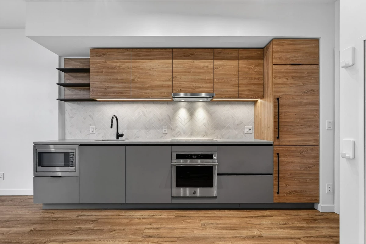 Kitchen Photo of 102 13428 105 Avenue, Surrey, BC
