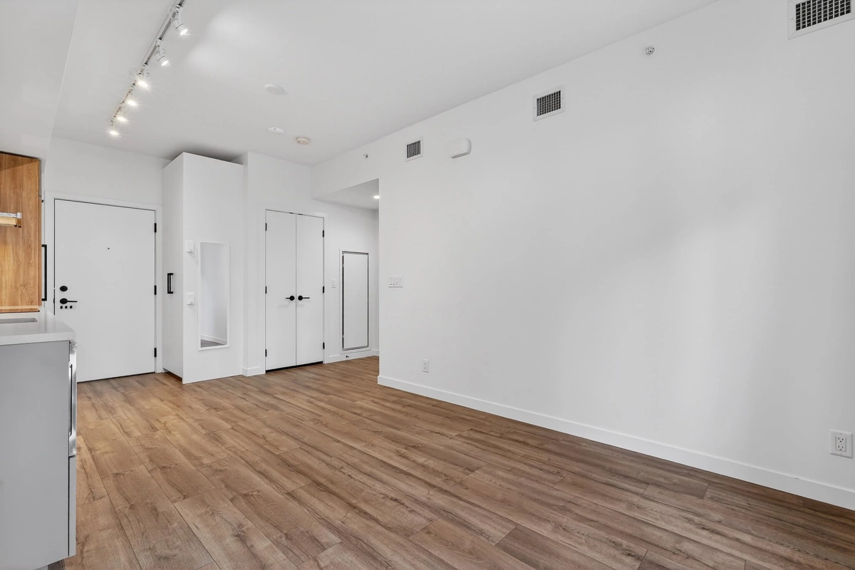Walk-In Closet Photo of 102 13428 105 Avenue, Surrey, BC