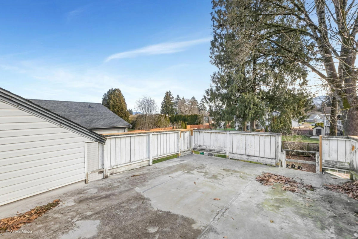 Hallway Photo of 8772 Bellevue Drive, Chilliwack, BC