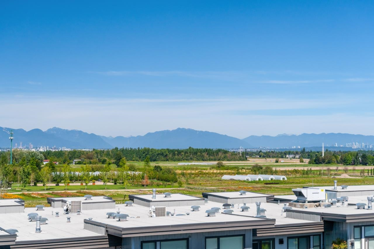 Dining Area Photo of 304 6077 London Road, Richmond, BC