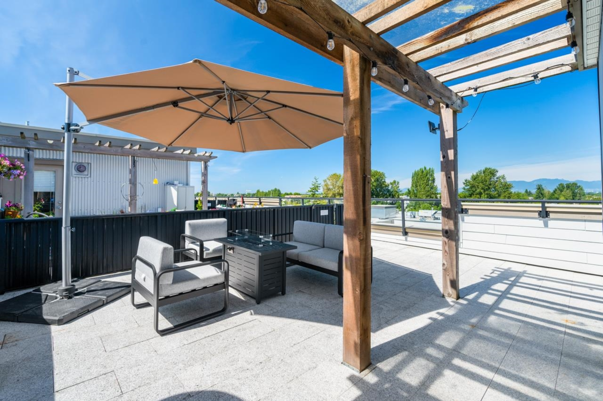 Kitchen Island Photo of 304 6077 London Road, Richmond, BC