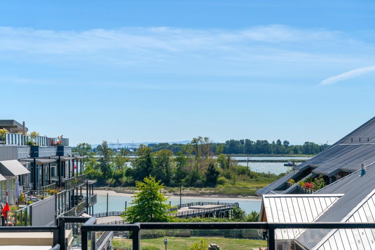Kitchen Photo of 304 6077 London Road, Richmond, BC