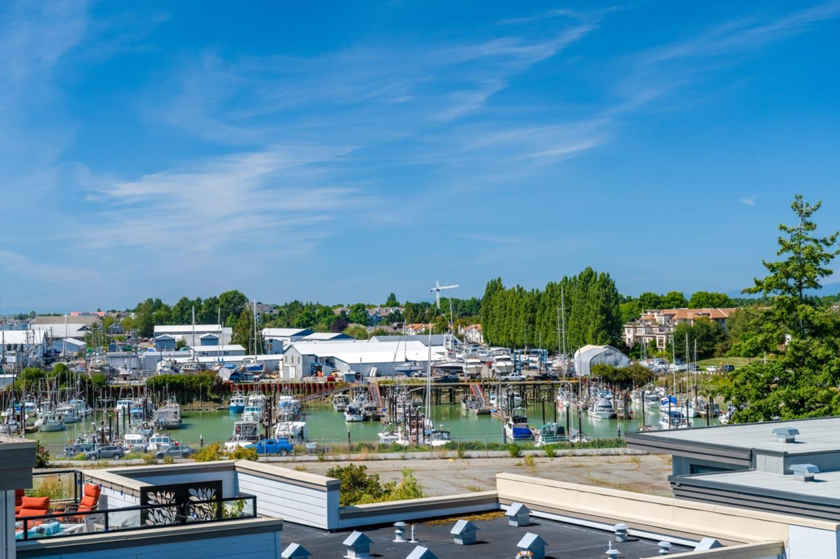 Living Room Photo of 304 6077 London Road, Richmond, BC