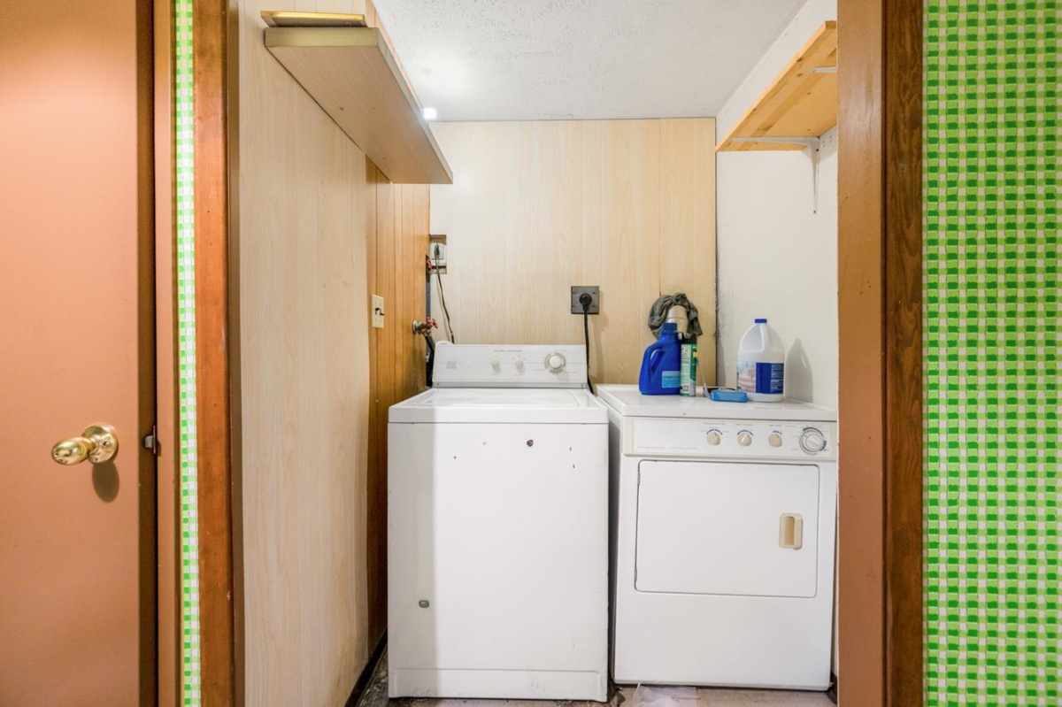 Backyard Photo of 4325 Mahon Avenue, Burnaby, BC