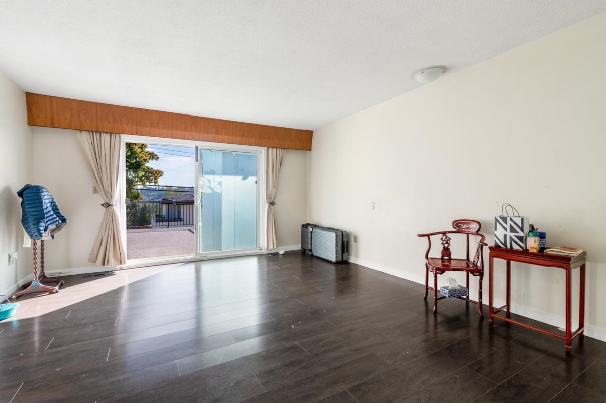 Basement Recreation Room Photo of 4325 Mahon Avenue, Burnaby, BC