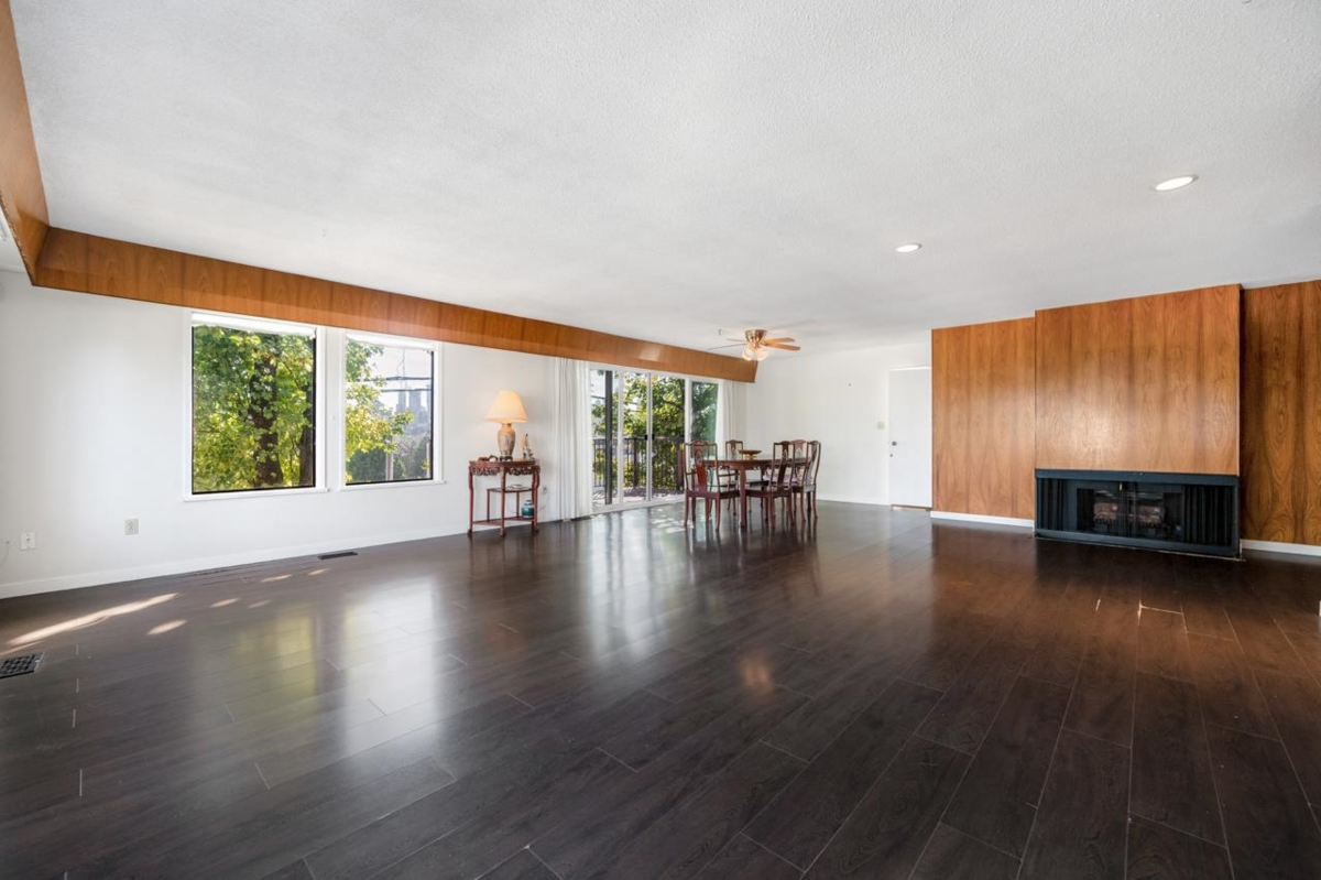Dining Area Photo of 4325 Mahon Avenue, Burnaby, BC