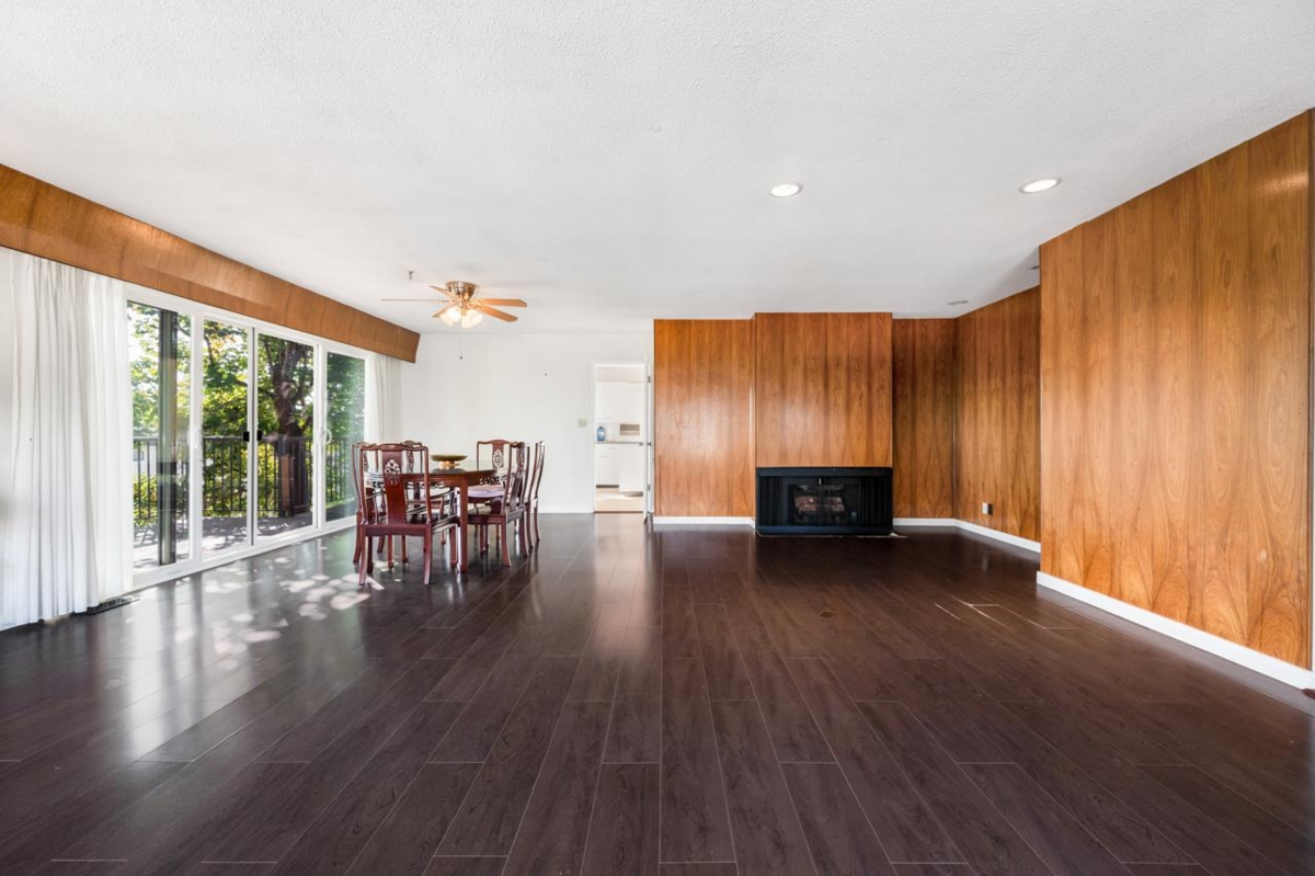 Kitchen Island Photo of 4325 Mahon Avenue, Burnaby, BC