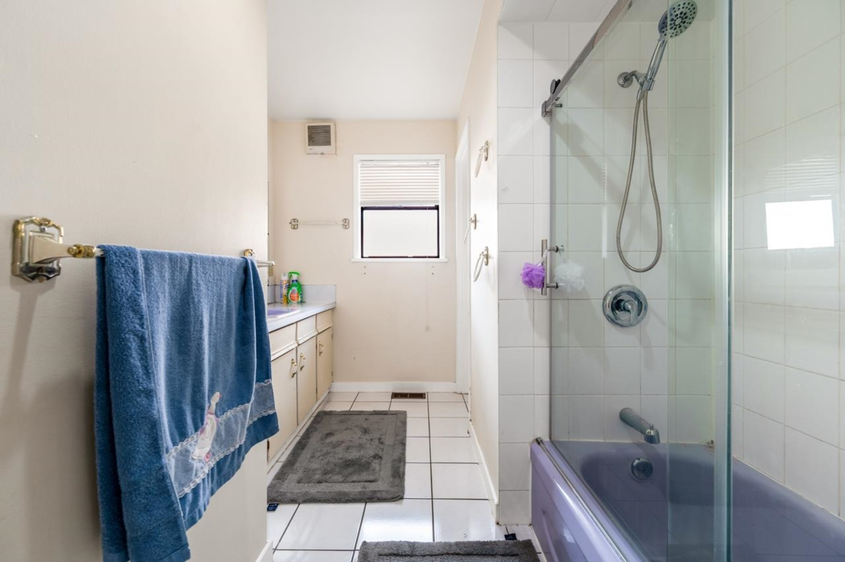 Staircase Photo of 4325 Mahon Avenue, Burnaby, BC