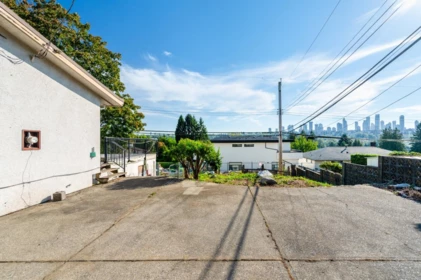 Garden / Landscaping Photo of 4325 Mahon Avenue, Burnaby, BC
