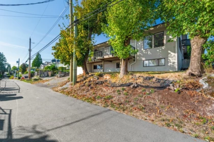 Hot Tub / Spa Photo of 4325 Mahon Avenue, Burnaby, BC