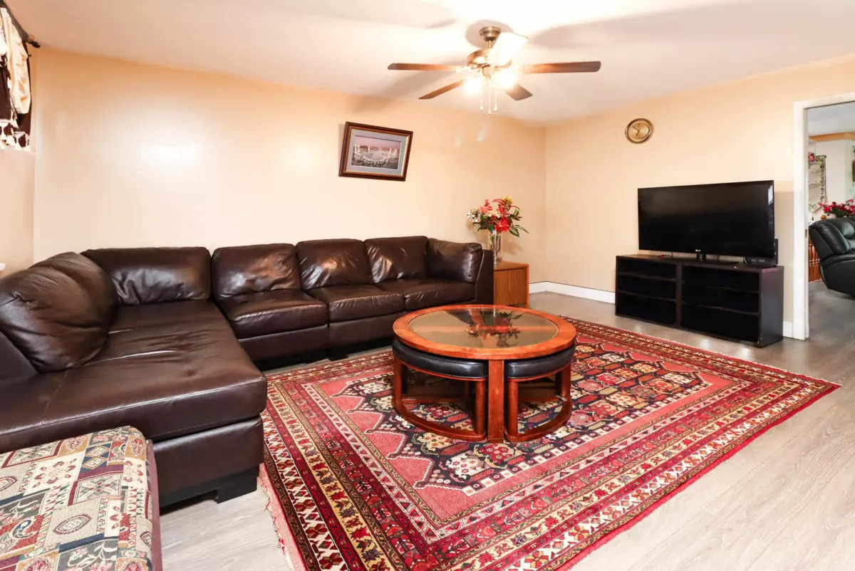 Kitchen Photo of 7176 124 Street, Surrey, BC