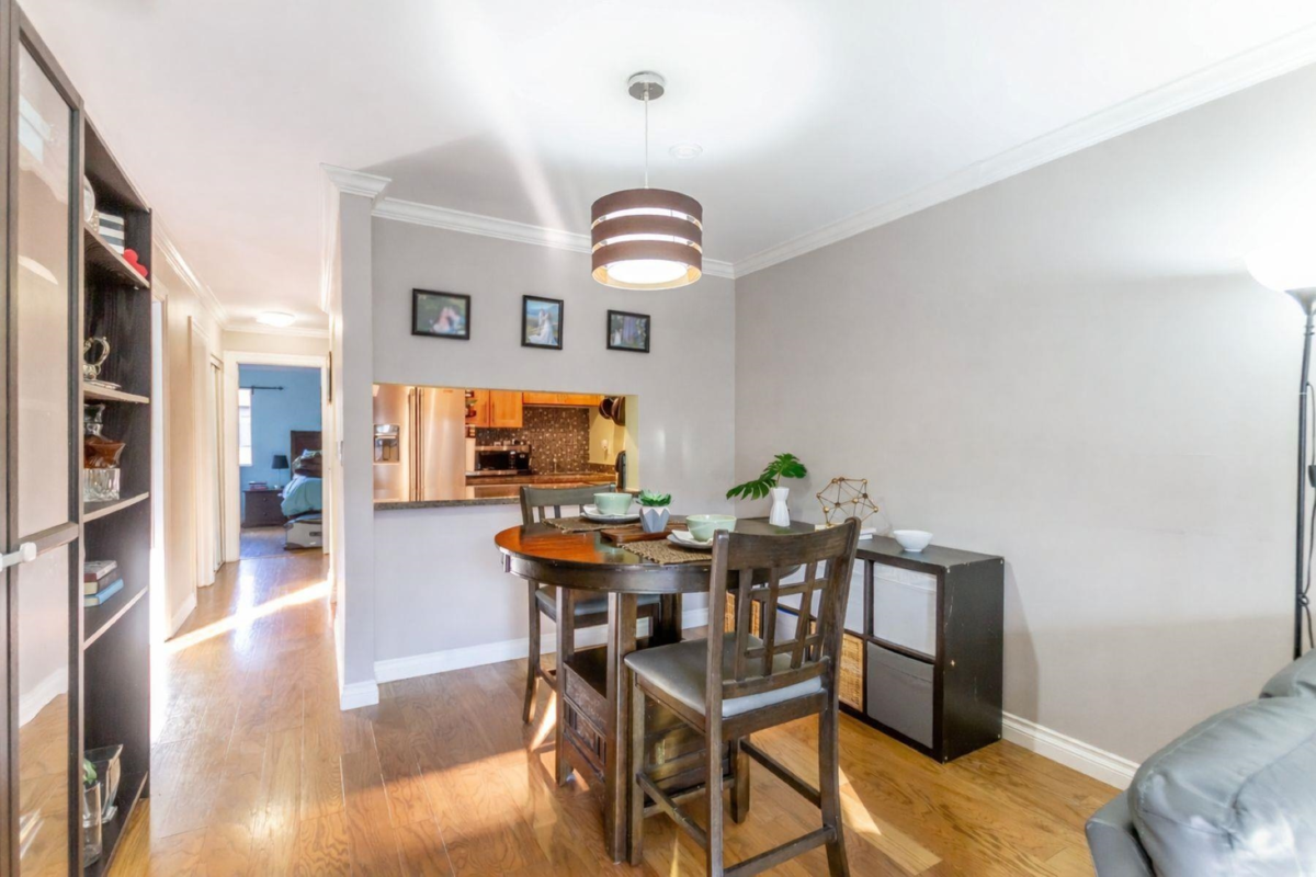Dining Area Photo of 307 3275 Mountain Highway, North Vancouver, BC