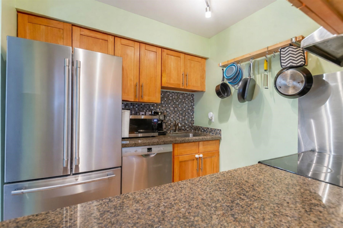 Kitchen Island Photo of 307 3275 Mountain Highway, North Vancouver, BC