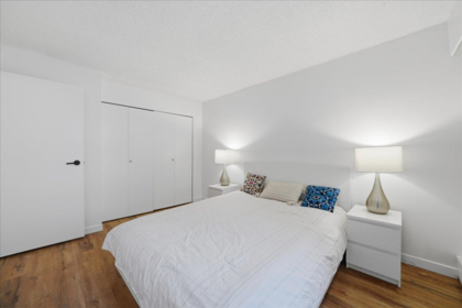 Breakfast Nook Photo of 406 1340 Duchess Avenue, West Vancouver, BC