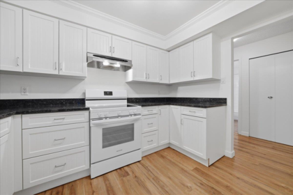 406 1340 Duchess Avenue, West Vancouver, BC