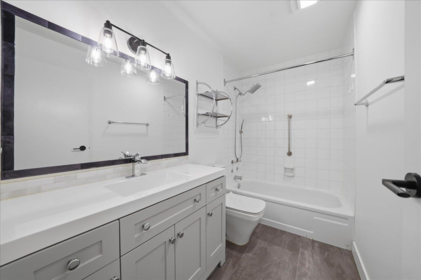 Primary Bedroom Photo of 406 1340 Duchess Avenue, West Vancouver, BC