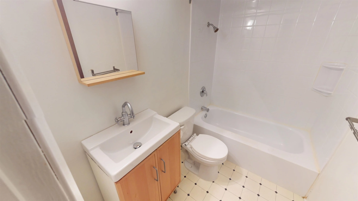 Bedroom 2 Photo of 206 910 Fifth Avenue, New Westminster, BC