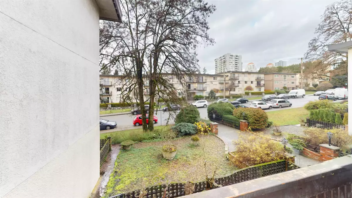 Walk-In Closet Photo of 206 910 Fifth Avenue, New Westminster, BC