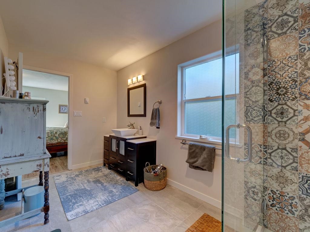 Entry Foyer Photo of 5643 Curtis Place, Sechelt, BC