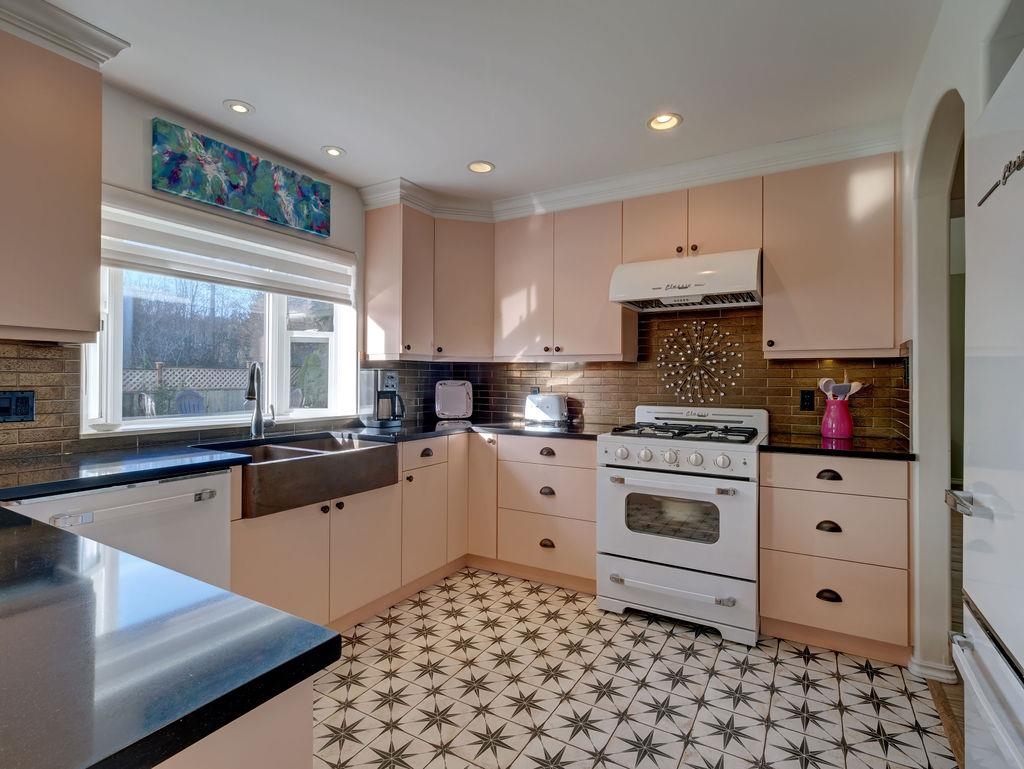 Guest Bathroom Photo of 5643 Curtis Place, Sechelt, BC