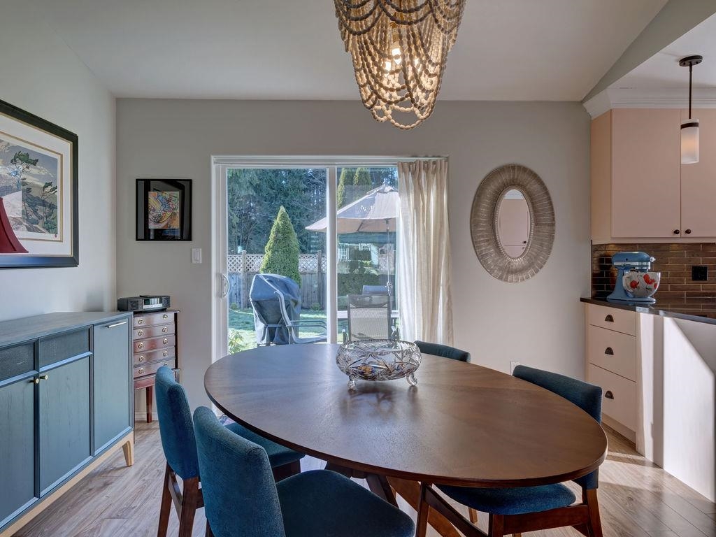 Kitchen Island Photo of 5643 Curtis Place, Sechelt, BC