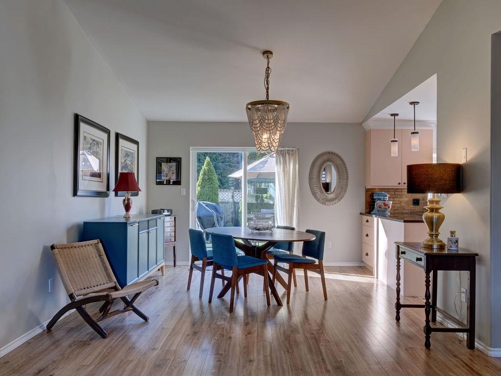 Kitchen Photo of 5643 Curtis Place, Sechelt, BC