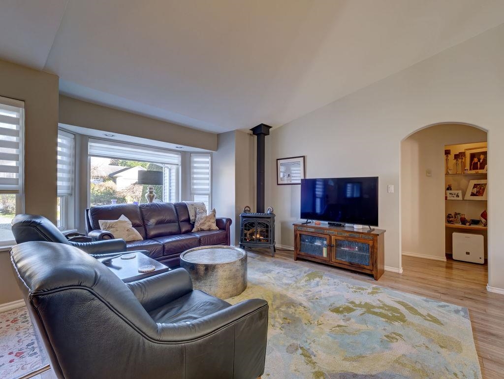 Living Room Photo of 5643 Curtis Place, Sechelt, BC