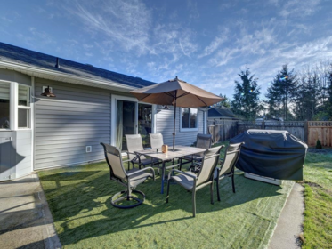 Garden / Landscaping Photo of 5643 Curtis Place, Sechelt, BC