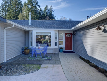 Outdoor Kitchen Photo of 5643 Curtis Place, Sechelt, BC