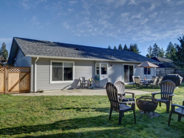 Swimming Pool Photo of 5643 Curtis Place, Sechelt, BC