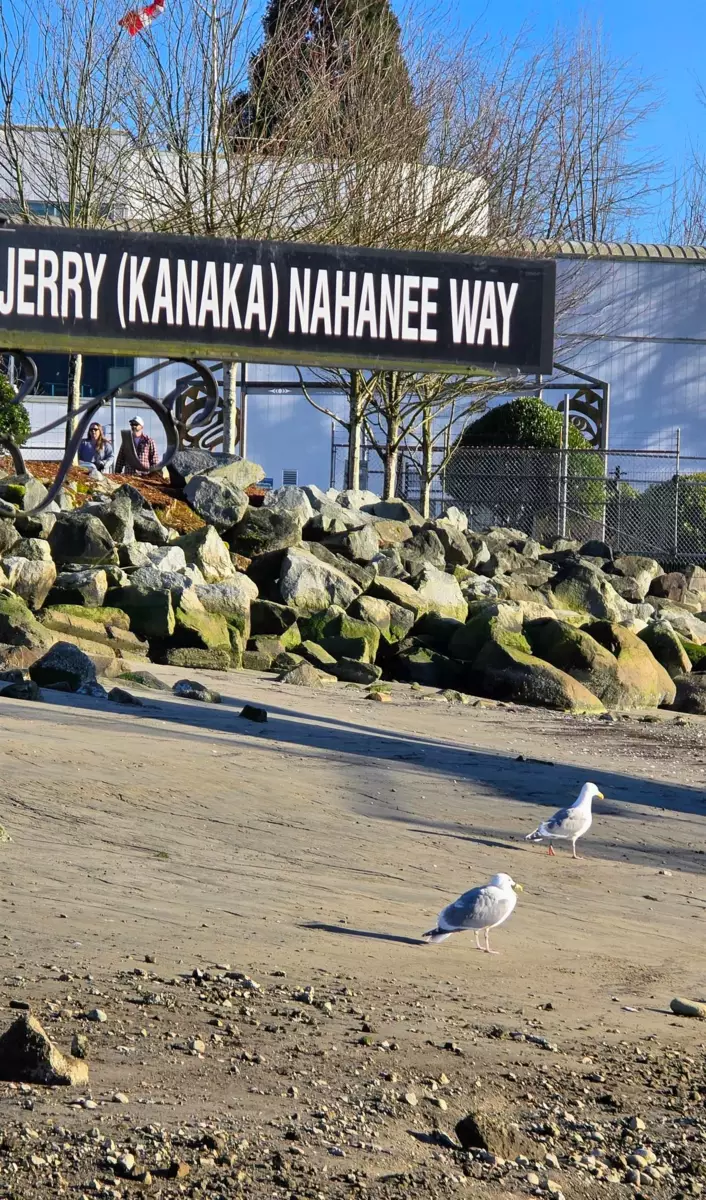 Entry Foyer Photo of JNW33 415 W Esplanade, North Vancouver, BC