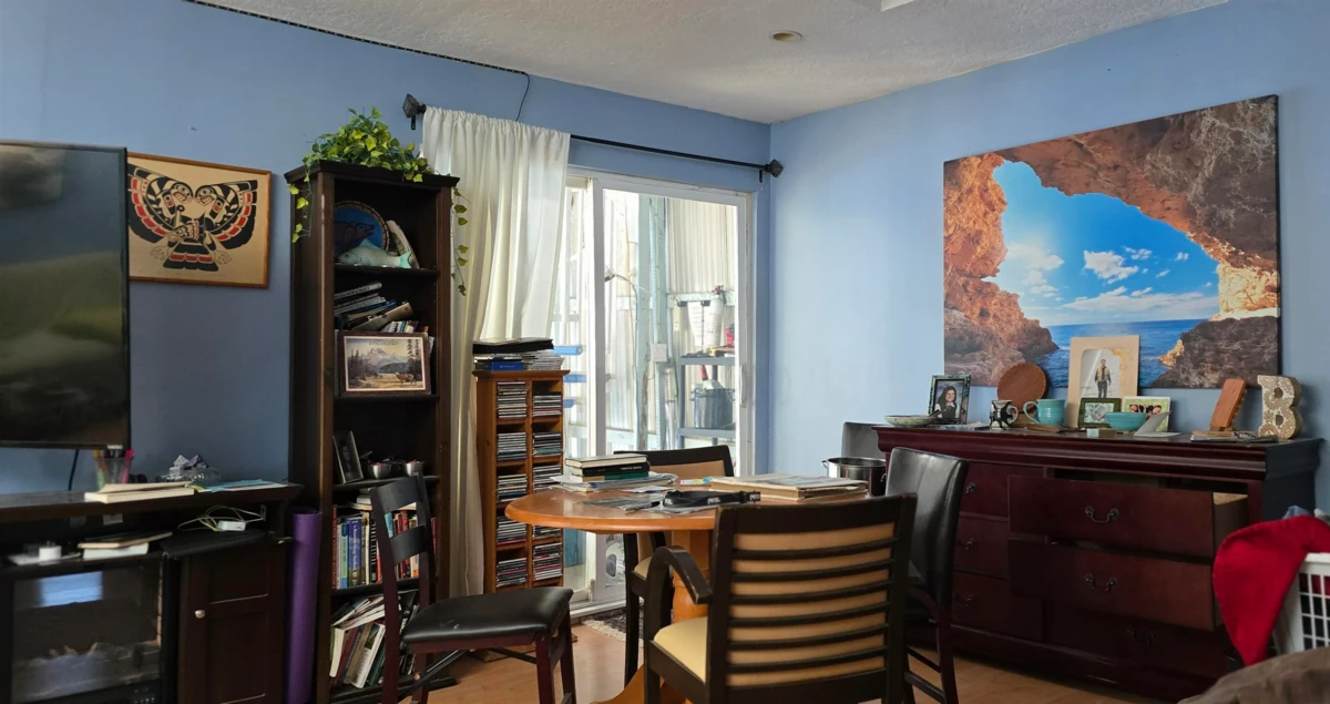 Walk-In Closet Photo of JNW33 415 W Esplanade, North Vancouver, BC