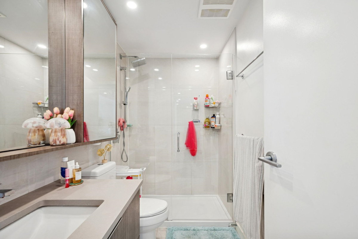 Primary Bathroom Photo of 1604 13318 104 Street, Surrey, BC