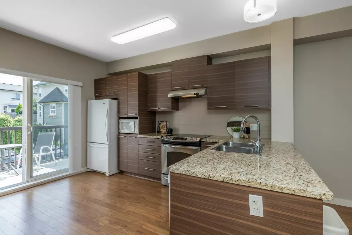 Kitchen Photo of 170 7938 209 Street, Langley, BC