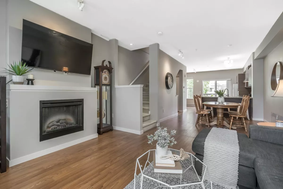 Living Room Photo of 170 7938 209 Street, Langley, BC