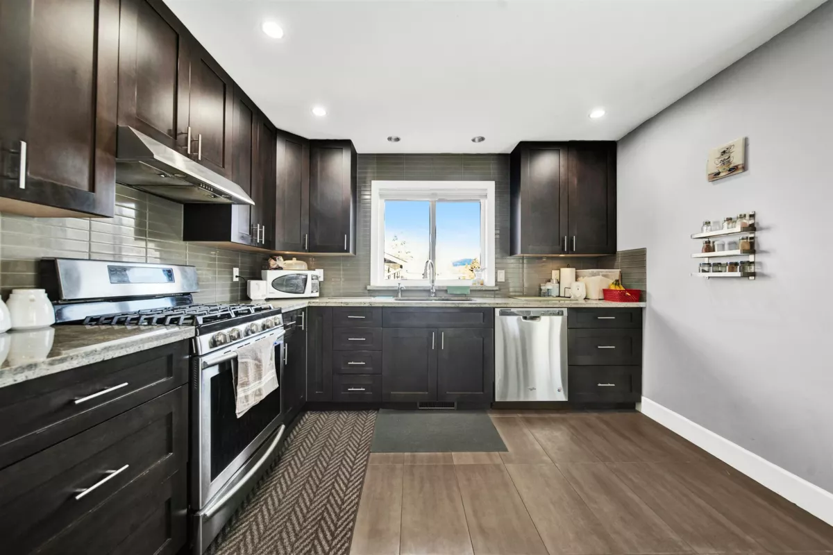 Bedroom 2 Photo of 12288 233 Street, Maple Ridge, BC