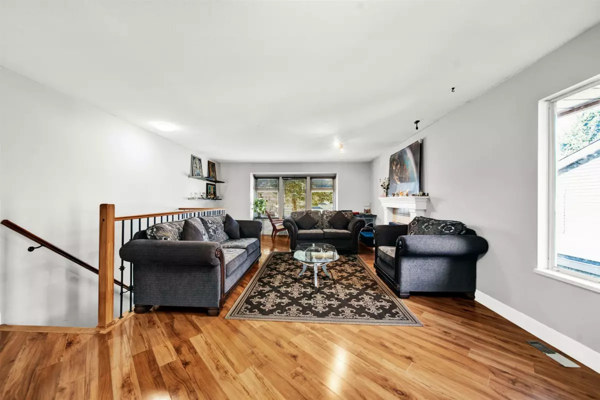 Breakfast Nook Photo of 12288 233 Street, Maple Ridge, BC