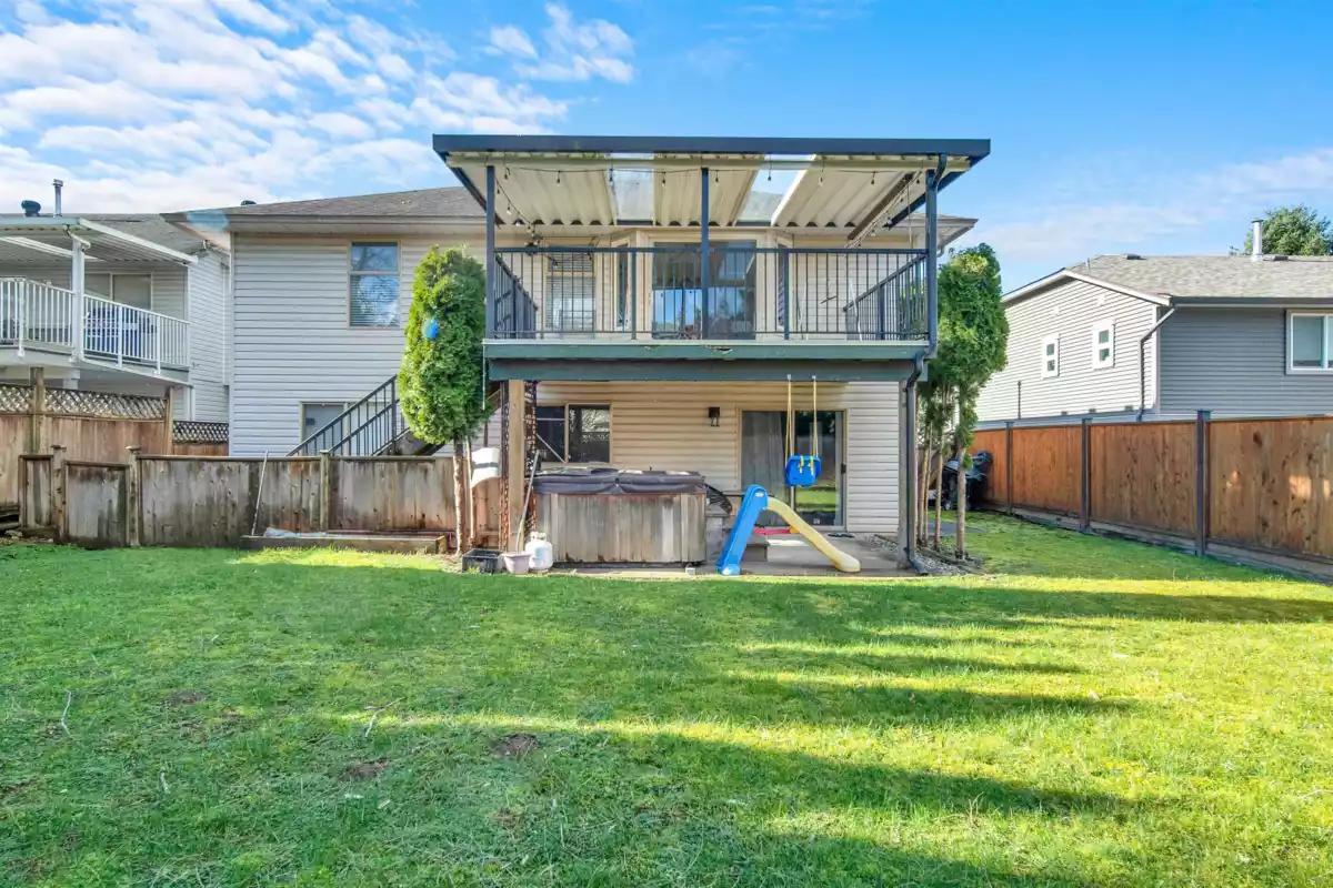 Family Room Photo of 12288 233 Street, Maple Ridge, BC