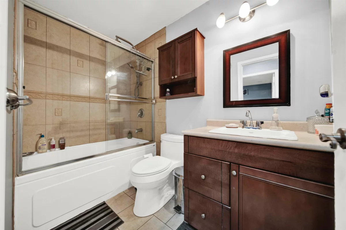 Hallway Photo of 12288 233 Street, Maple Ridge, BC