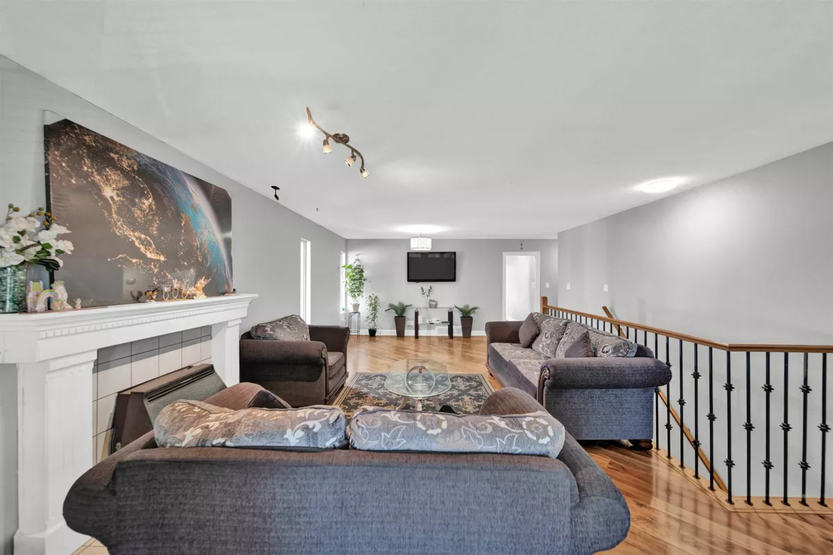 Primary Bathroom Photo of 12288 233 Street, Maple Ridge, BC