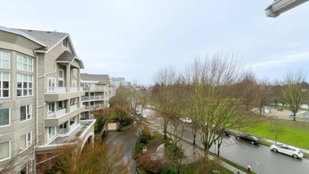 425 5888 Dover Crescent, Richmond, BC