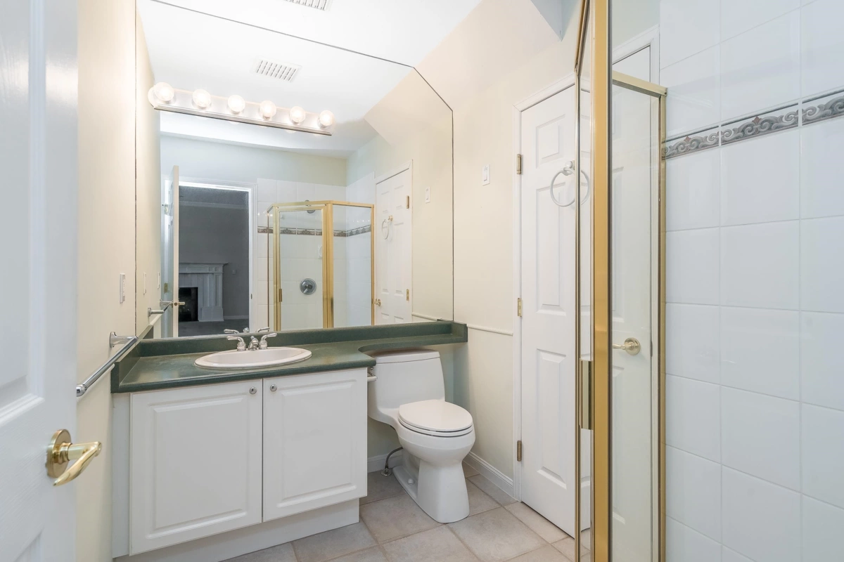 Primary Bathroom Photo of 28 15151 26 Avenue, Surrey, BC